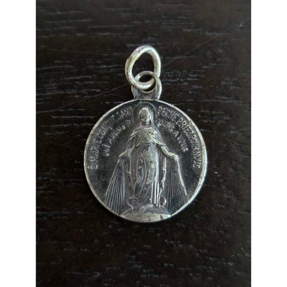 Vintage Mini Miraculous Medal Silver Tone Catholic Pendant Virgin Mary Charm .5" - Picture 2 of 3